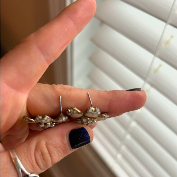 Peach and diamond flower stud earrings - Picture 2 of 3